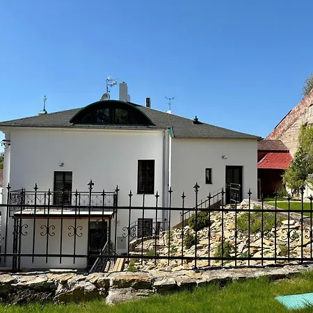 Za Stromem Pensionat 3*