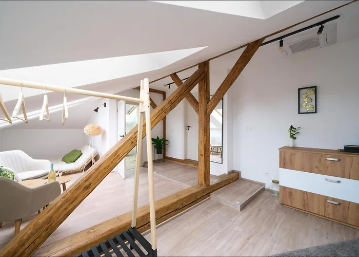 Za Stromem Guest house 3*